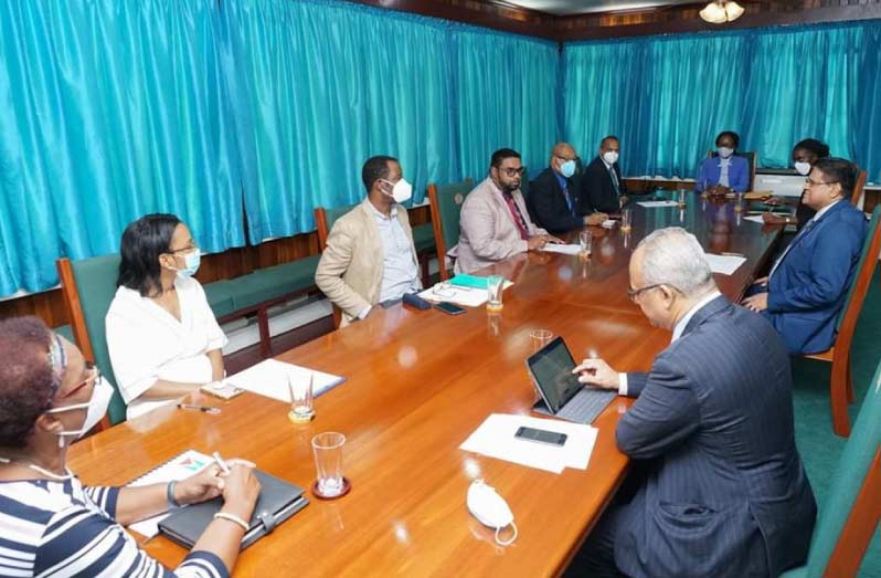 President Irfaan Ali and his counterpart of Suriname,  Chandrikapersad Santokhi with their respective delegations at the meeting on Sunday 