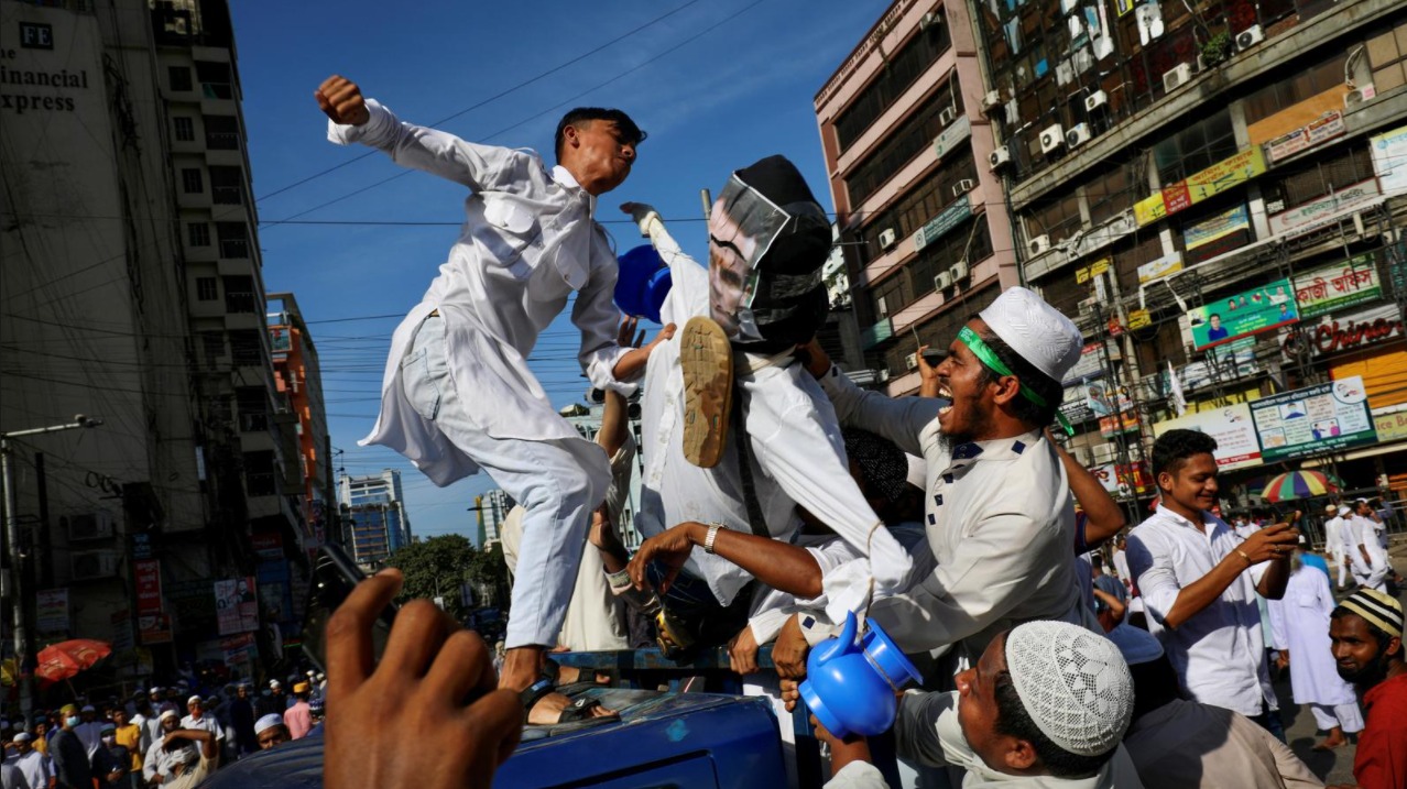 Muslims hit the effigy depicting the French president Emmanuel Macron after Friday prayer as they take part in a protest calling for the boycott of French products and denouncing French president Emmanuel Macron for his comments over Prophet Mohammed’s caricatures, in Dhaka, Bangladesh, October 30, 2020. REUTERS/Mohammad Ponir Hossain