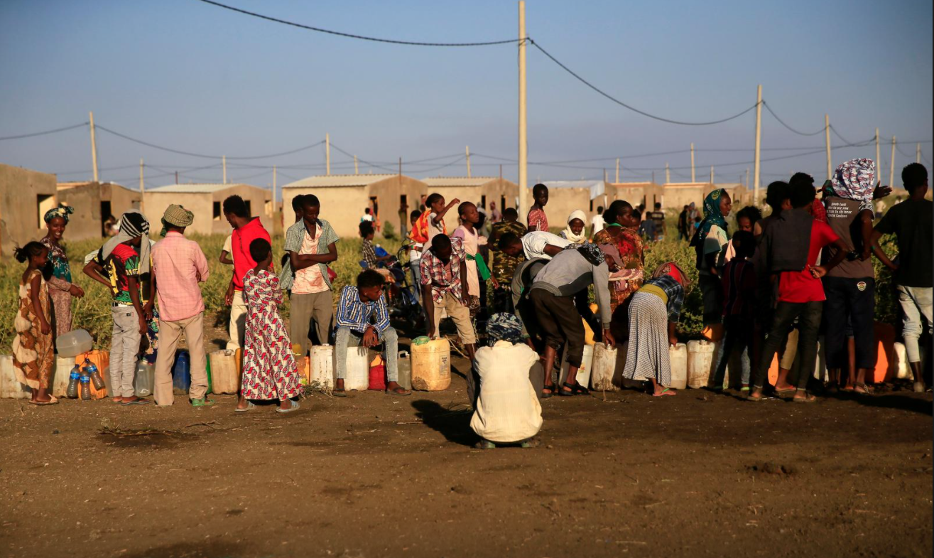 Ethiopian refugees fleeing from the ongoing fighting in Tigray region, queue for water, at the Fashaga camp, on the Sudan-Ethiopia border, in Kassala state, Sudan November 24, 2020. REUTERS/Mohamed Nureldin Abdallah