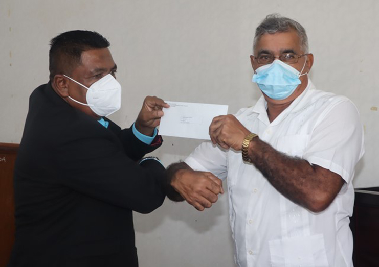 Minister of Agriculture Zulfikar Mustapha (left) with Chairman of the Hope Coconut Industries Limited Board of Directors, Pandit Rabindranath Persaud (DPI)