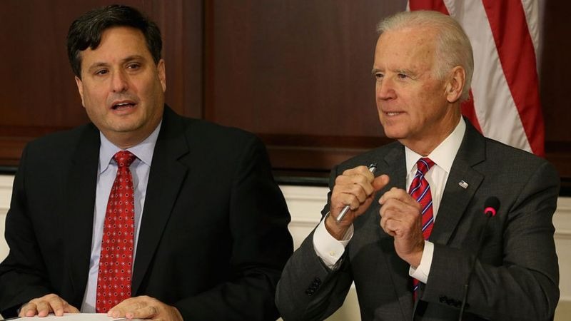 Ron Klain (left) with Mr Biden at a meeting in 2014 (Getty Images)