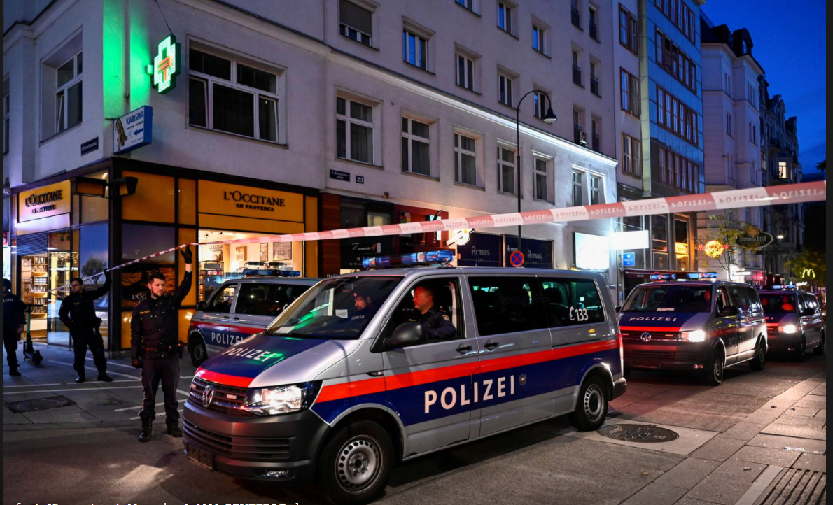 Police officers block a street after exchanges of gunfire in Vienna, Austria November 3, 2020 (Reuters/Radovan Stoklasa)