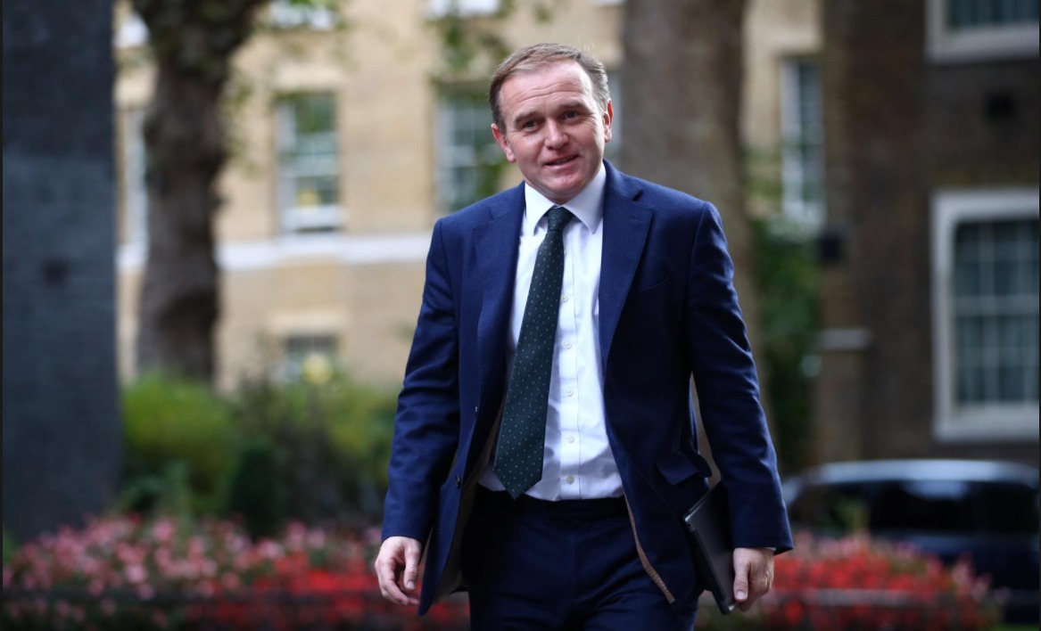 Britain’s Environment, Food and Rural Affairs Secretary George Eustace walks outside Downing Street in London, Britain, September 30, 2020 (Reuters/ Hannah McKay)