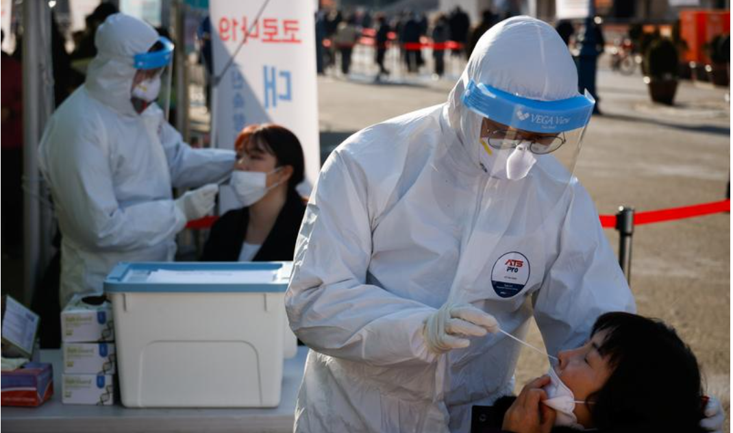 People undergo coronavirus disease (COVID-19) tests at a coronavirus testing site which is temporarily set up in front of a railway station in Seoul, South Korea, December 21, 2020. REUTERS/Kim Hong-Ji