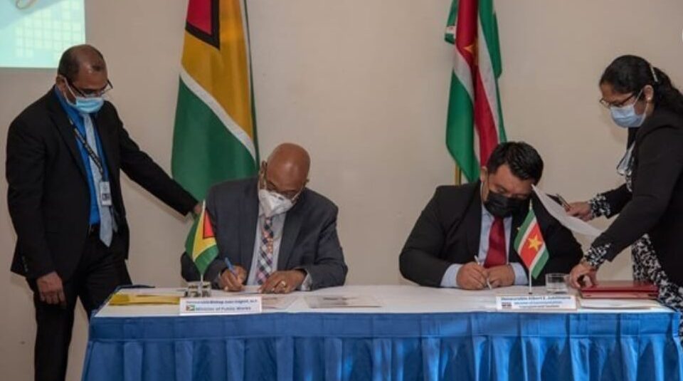 Minister of Public Works, Bishop Juan Edghill and Surinamese Minister of Transport, Communication and Tourism, Albert Jubitana, on Monday singed the agreement