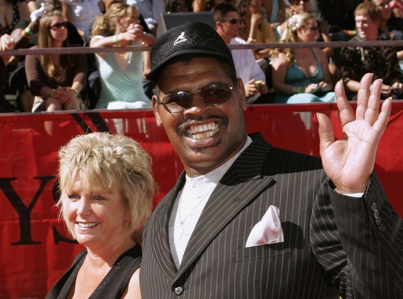 FILE PHOTO: Former professional boxer Leon Spinks and unidentified guest arrive at the 2006 ESPY Awards at the Kodak Theatre in Hollywood, California July 12, 2006. REUTERS/Robert Galbraith/File Photo
