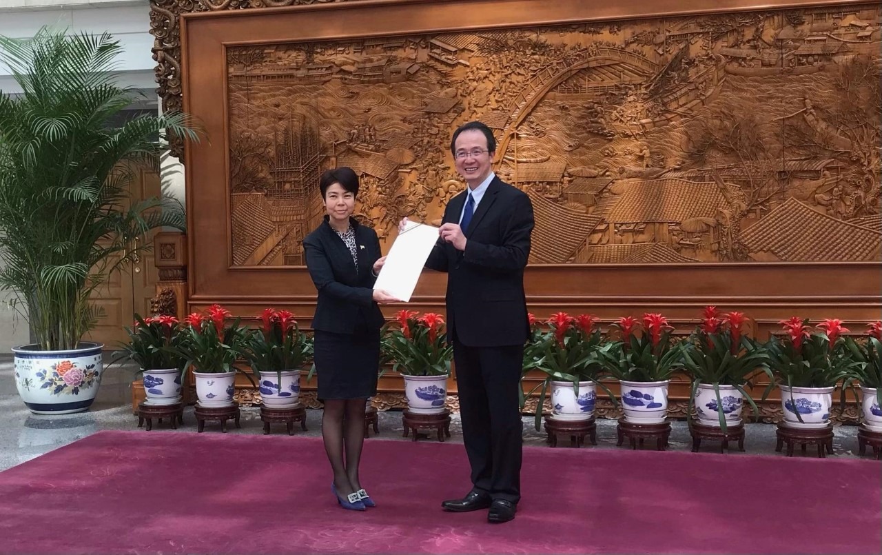 Guyana Ambassador to China, Anyin Choo on Friday presented her Letter of Credence to Mr. Hong Lei, Director General of the Department of Protocol and Consular Affairs of the Ministry of Foreign Affairs of the People's Republic of China, in Beijing.