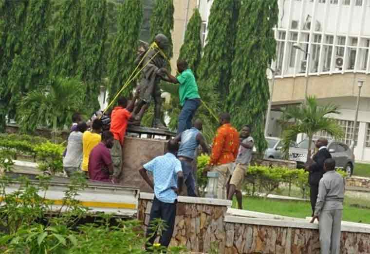 A statue of Mahatma Gandhi, the famed Indian independence leader, has been removed from a university campus in Ghana's capital, Accra.
