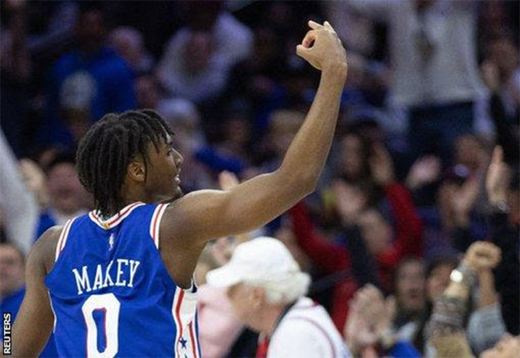 Tyrese Maxey scored 24 of his 33 points in the second half as the Sixers came back from a blistering start by the Cavs