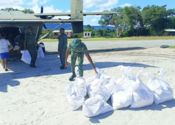 Food hampers being offloaded from the plane (DPI Photo)
