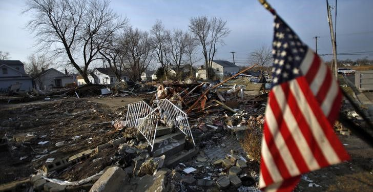 Houses damaged by by the storm surge of superstorm Sandy, are seen one month later at the zone of Union Beach, New Jersey, November 29, 2012. REUTERS/Eduardo Muno