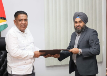 Minister ZUlfikar Mustapha & Mr. Kuljit Ahluwalia, a director Planet One Agro Ventures Limited