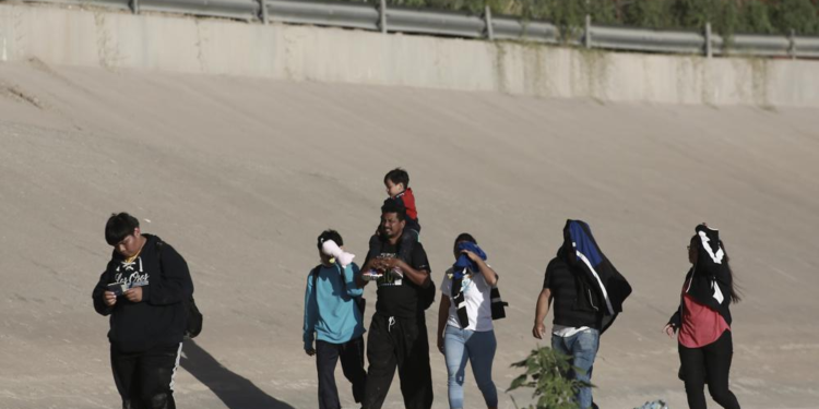 A group of Venezuelan migrants walks toward the United States border to surrender to the border patrol in Ciudad Juarez, Mexico