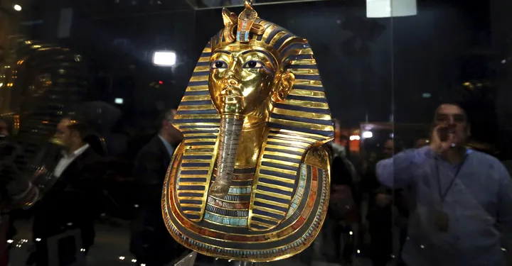 The golden mask of King Tutankhamun is displayed inside a glass cabinet at the Egyptian Museum in Cairo, Egypt, Dec. 16, 2015. (REUTERS/Mohamed Abd El Ghany)