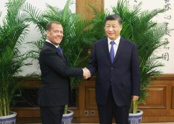 Xi Jinping, General Secretary of the Communist Party of China (CPC) Central Committee and Chinese president, meets with Chairman of the United Russia party Dmitry Medvedev, who visits China at the invitation of the CPC, at the Diaoyutai State Guesthouse in Beijing, capital of China, on December 21 (XINHUA)