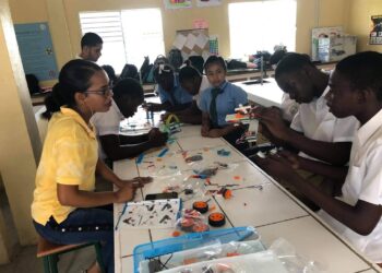 Denica Grant working with a group of students (Bradley Downer Photo)