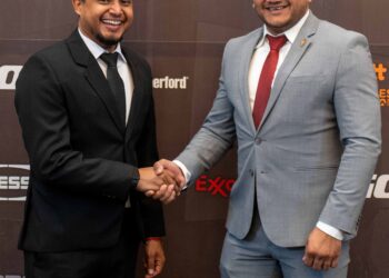 CEO of the International Energy Conference and Expo, Mr. Kurt Baboolall (Left) and Minister of Natural Resources, Hon. Vickram Bharrat (Right) (1)