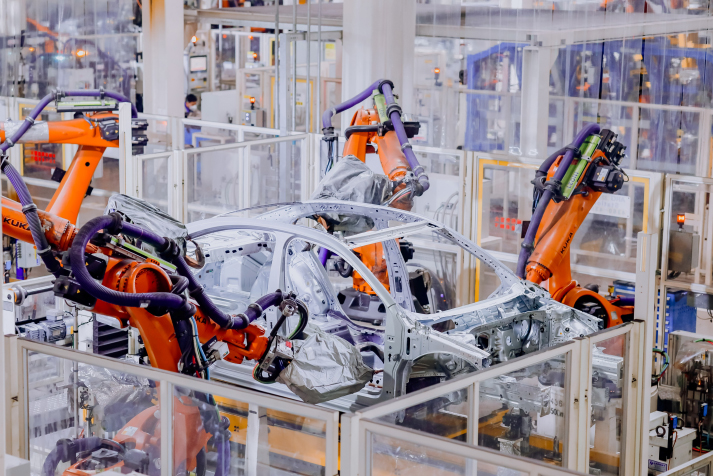 Automated robots weld car parts in a workshop of FAW-Volkswagen Automotive Co. Ltd., a Sino-German joint venture, in Qingdao, Shandong Province, on December 20, 2022 (XINHUA)