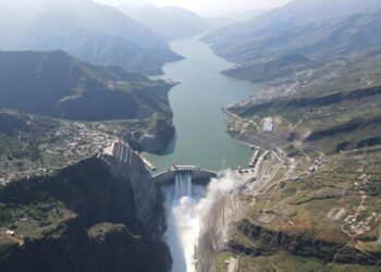 A flood discharging experiment is done at the Baihetan hydropower station, which straddles the provinces of Yunnan and Sichuan in southwest China, Oct. 29, 2022. (Xinhua/Liao Wangjie)