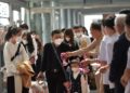 Chinese passengers are welcomed by Thai officials at the Suvarnabhumi Airport in Samut Prakan, Thailand, Jan. 9, 2023. (Xinhua/Rachen Sageamsak)