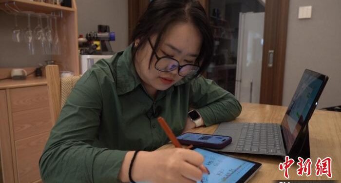 Guo Guoying, 31, has devoted herself to earthquake relief in Turkiye over the past few days. [Photo/Chinanews.com]