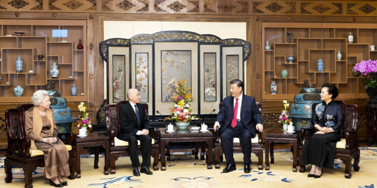 President Xi Jinping (second right) and his wife, Peng Liyuan, meet with Cambodian King Norodom Sihamoni and Queen Mother Norodom Monineath Sihanouk at the Diaoyutai State Guesthouse in Beijing on Friday. HUANG JINGWEN/XINHUA