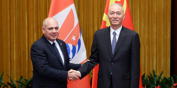 Cai Qi (R), a member of the Standing Committee of the Political Bureau of the CPC Central Committee and a member of the Secretariat of the CPC Central Committee, holds talks with Roberto Morales Ojeda, member of the Political Bureau and secretary of organization of the PCC Central Committee, in Beijing, China, April 24, 2023. /Xinhua