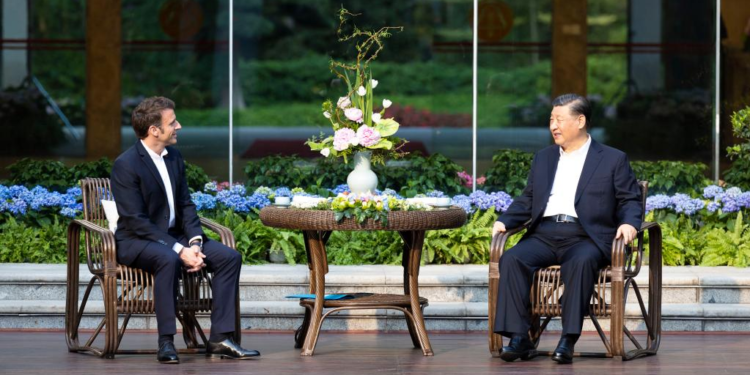 Chinese President Xi Jinping and French President Emmanuel Macron have tea by the water, enjoying the view and discussing the past and present, at the Pine Garden in Guangzhou, South China's Guangdong province, April 7, 2023. [Photo/Xinhua]
