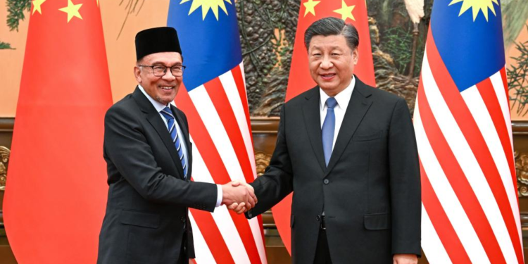 Chinese President Xi Jinping meets with Malaysia's Prime Minister Datuk Seri Anwar Ibrahim at the Great Hall of the People in Beijing, capital of China, March 31, 2023. (Xinhua/Rao Aimin)