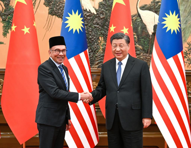 Chinese President Xi Jinping meets with Malaysia's Prime Minister Datuk Seri Anwar Ibrahim at the Great Hall of the People in Beijing, capital of China, March 31, 2023. (Xinhua/Rao Aimin)