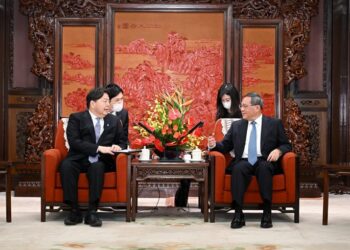 Chinese Premier Li Qiang meets with Yoshimasa Hayashi, Japan's Minister for Foreign Affairs, in Beijing, capital of China, on April 2 (XINHUA)