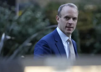 FILE - Britain's Deputy Prime Minister Dominic Raab arrives at 10 Downing Street in London, Tuesday, Jan. 18, 2022. Raab has resigned after an independent investigation into complaints that he bullied civil servants. Raab’s decision Friday, April 21, 2023 came the day after Prime Minister Rishi Sunak received findings into eight formal complaints that Raab, who is also justice secretary, had been abusive toward staff during a previous stint in that office and while serving as foreign secretary and Brexit secretary. (AP Photo/Alastair Grant file)