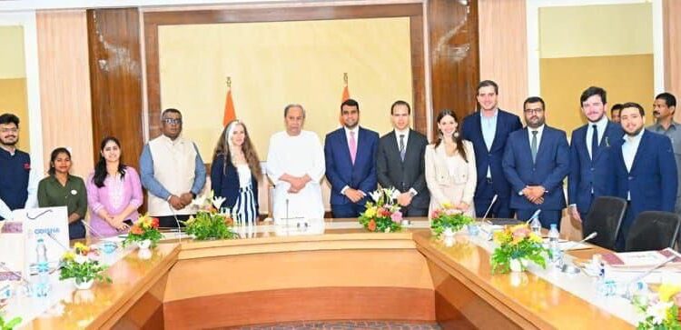 MP Ganesh Mahipaul (4th left) with other delegates and Chief Minister of Odisha