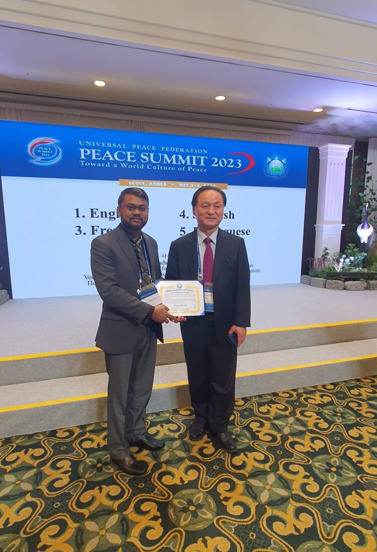 Mayor Pt. Ubraj Narine receiving his Award