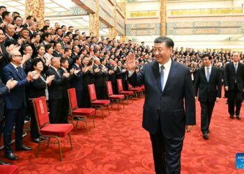 Xi Jinping, General Secretary of the Communist Party of China (CPC) Central Committee and Chinese President, meets with representatives to the 10th Conference for Friendship of Overseas Chinese Associations at the Great Hall of the People in Beijing, capital of China, on May 8. Wang Huning, a member of the Standing Committee of the Political Bureau of the CPC Central Committee and chairman of the National Committee of the Chinese People's Political Consultative Conference, and Cai Qi, a member of the Standing Committee of the Political Bureau of the CPC Central Committee and director of the General Office of the CPC Central Committee, were present at the meeting (XINHUA)