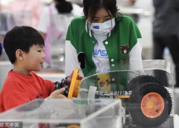 A boy learns about automobiles at a science and technology museum in Hefei, Anhui province, May 2, 2023. [Photo/VCG]