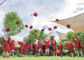 Primary school students, including Gu Keyu's daughter, fourth right, celebrate the end of the summer term in Chiang Mai, Thailand, in June 2019. [Photo/China Daily]