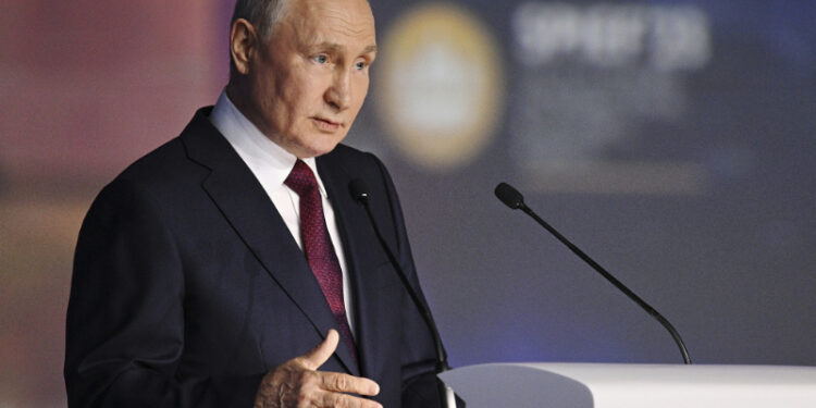 Russian President Vladimir Putin addresses a plenary session of the St. Petersburg International Economic Forum in St. Petersburg, Russia, on June 16, 2023. Photo: VCG