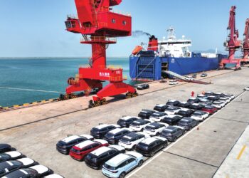 A ro-ro vessel parks at a berth loading trucks for export at a terminal in Lianyungang port in Lianyungang, East China's Jiangsu Province on May 15, 2023. China's auto exports rose 89.2 percent year-on-year in the first four months of 2023. Photo: VCG