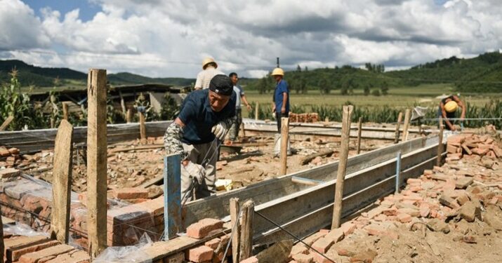 Staff members rebuild the damaged houses in Mofan Village of Shulan City, northeast China's Jilin Province, August 16 (XINHUA)
