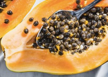 Consuming papaya seeds can have positive effects on skin and hair health
