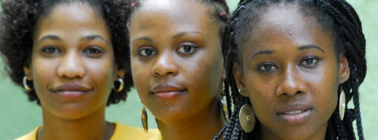 Christiana, Angélica, and Delza at a UNICEF-assisted organization in Brazil, which empowers black youth to confront racism and advocates for equal education and work opportunities.
PHOTO:UNICEF/Alejano Balaguer