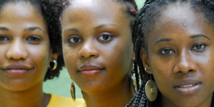 Christiana, Angélica, and Delza at a UNICEF-assisted organization in Brazil, which empowers black youth to confront racism and advocates for equal education and work opportunities.
PHOTO:UNICEF/Alejano Balaguer