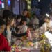 Tourists select goods at a night market in Jinfeng District of Yinchuan, northwest China's Ningxia Hui Autonomous Region, May 2, 2023. (Xinhua/Yang Zhisen)