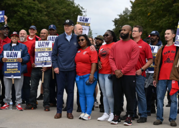 President Biden joins a picket line with members of the United Auto Workers at a General Motors Service Parts Operations plant in Belleville, Mich. on Tuesday. Photo: Jim Watson/Getty Images