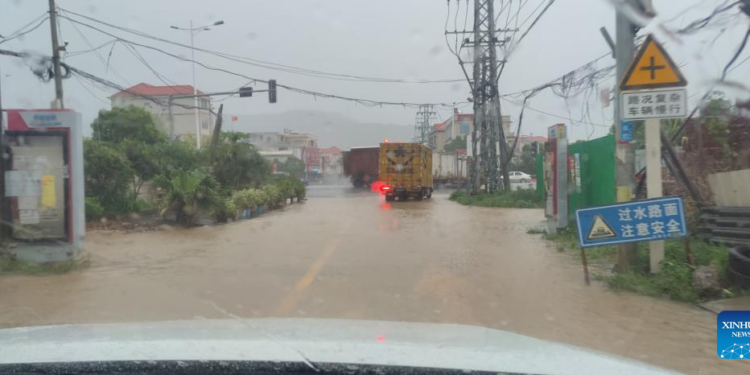 This mobile photo taken on Sept 4, 2023 shows a waterlogged road in Longhai district, Zhangzhou, East China's Fujian province. [Photo/Xinhua]