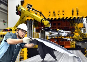 A staff member checks an auto part at carmaker ZXAUTO in Rizhao Hi-Tech Industrial Development Zone of Rizhao City, east China's Shandong Province, June 29, 2023.(Xinhua/Guo Xulei)
