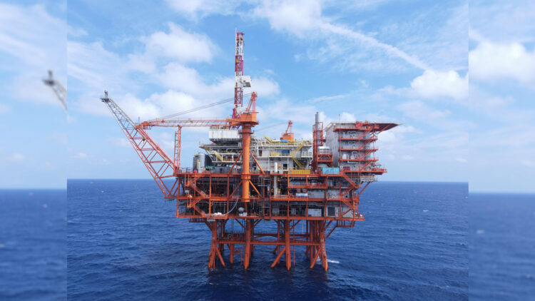 China's Lufeng 8-1 oil and gas platform, with the Taihang-7 gas turbine as the power source, floats on the South China Sea. /CMG