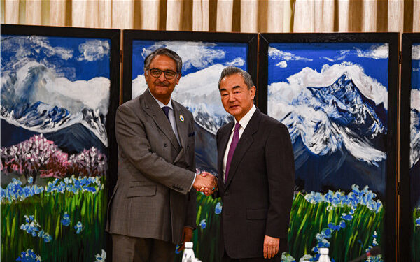 Wang Yi (R), a member of the Political Bureau of the Communist Party of China Central Committee and director of the Office of the Central Commission for Foreign Affairs, meets with Foreign Minister of Pakistan Jalil Abbas Jilani in Nyingchi, southwest China's Xizang Autonomous Region, October 5, 2023. /Chinese Foreign Ministry