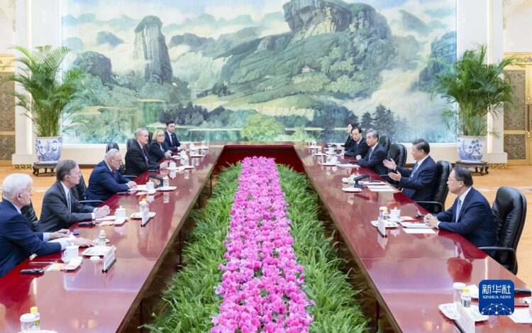 Chinese President Xi Jinping meets with a U.S. congressional delegation led by Senate Majority Leader Chuck Schumer in Beijing, China, October 9, 2023. /Xinhua